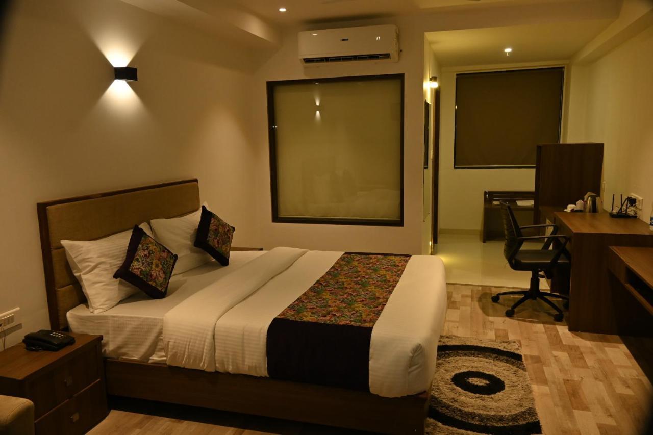 The Orange Zest Hotel Vithalpur Exterior photo