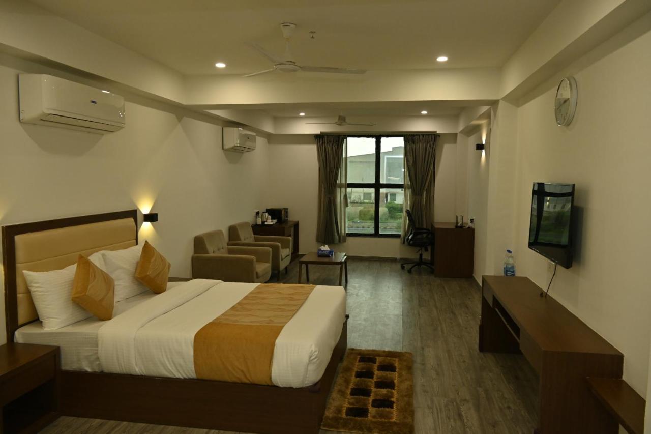 The Orange Zest Hotel Vithalpur Exterior photo